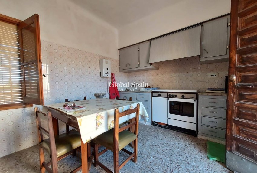 Wederverkoop - HUIS -
ORIHUELA - Desamparados