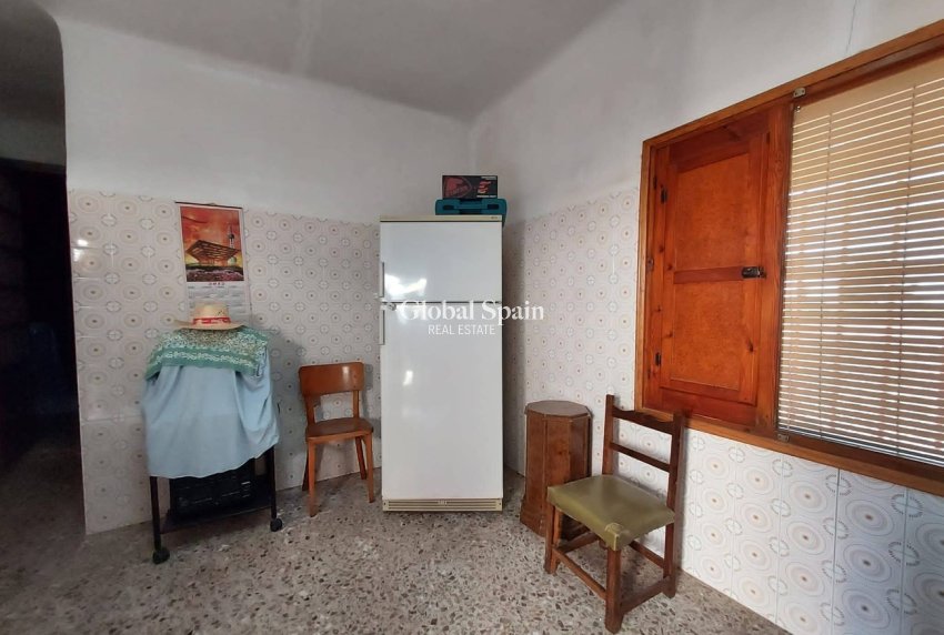 Wederverkoop - HUIS -
ORIHUELA - Desamparados