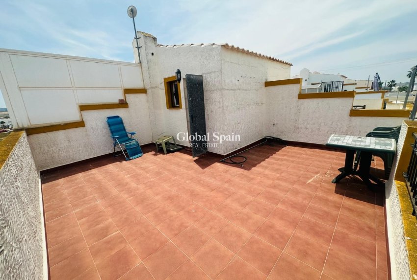 Wederverkoop - HUIS -
ORIHUELA - Entre Naranjos