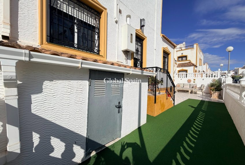 Wederverkoop - HUIS -
ORIHUELA - Entre Naranjos