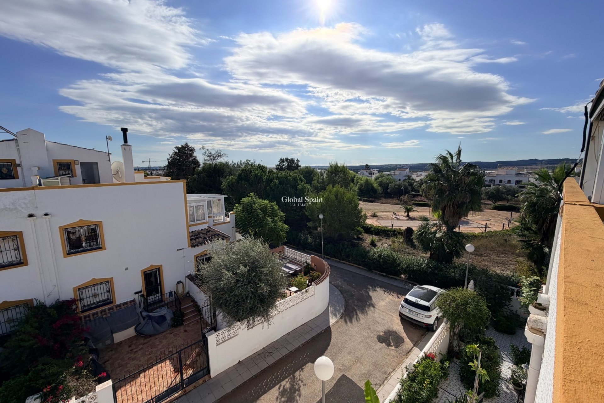 Wederverkoop - HUIS -
ORIHUELA - Entre Naranjos