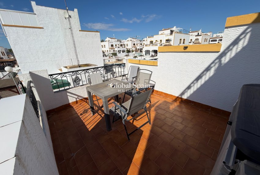 Wederverkoop - HUIS -
ORIHUELA - Entre Naranjos