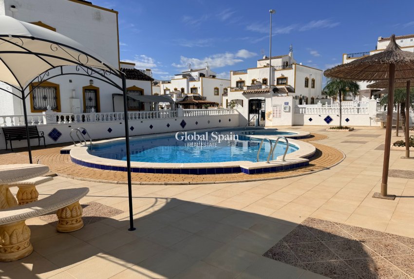Wederverkoop - HUIS -
ORIHUELA - Entre Naranjos