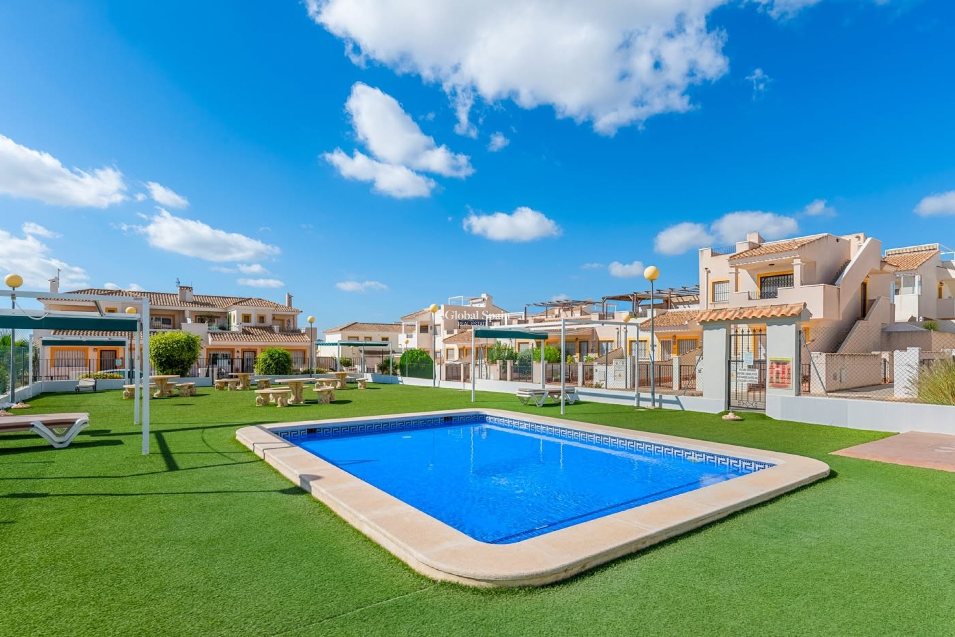 Wederverkoop - HUIS -
ORIHUELA - Entre Naranjos