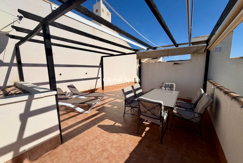 Wederverkoop - HUIS -
ORIHUELA - Entre Naranjos