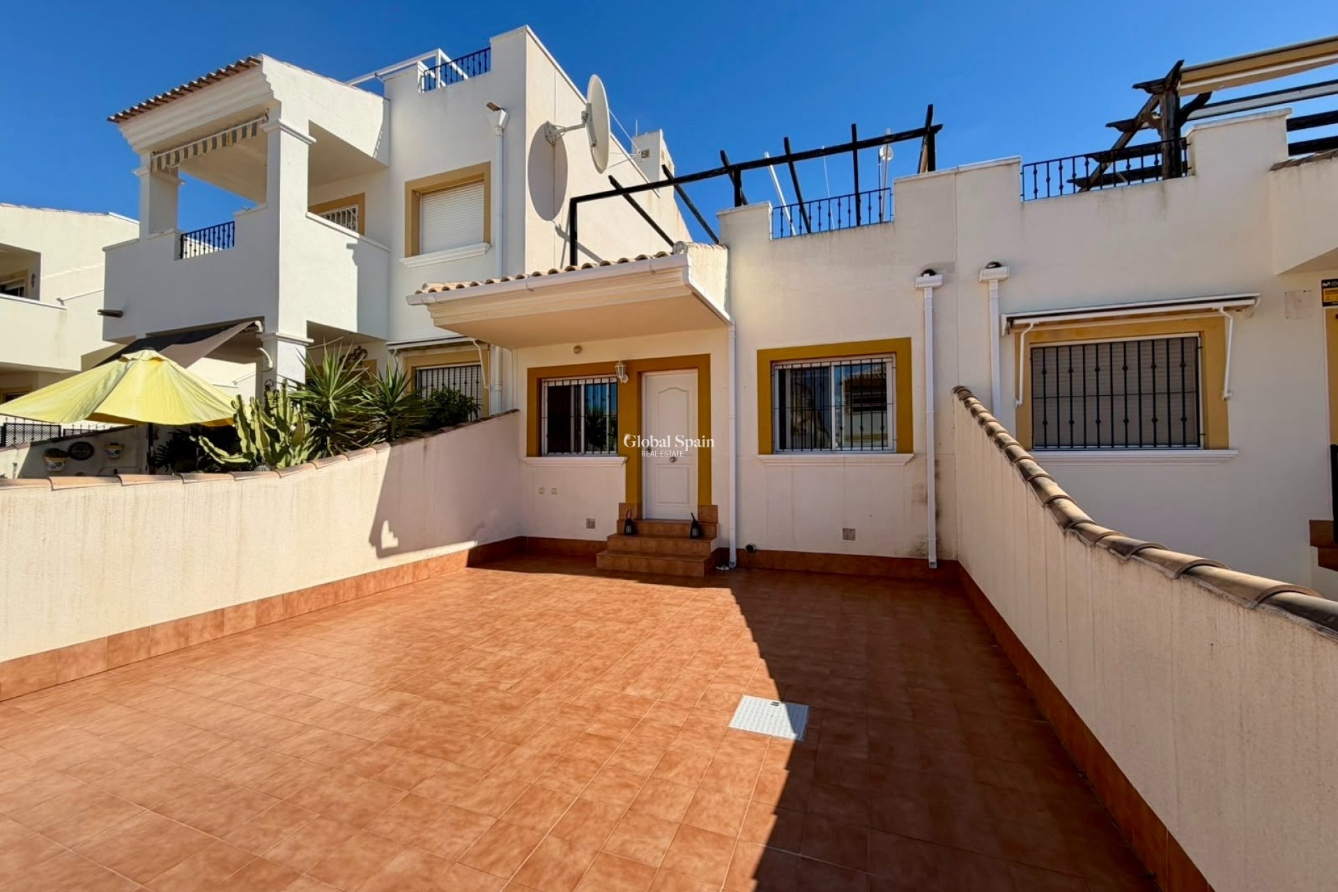 Wederverkoop - HUIS -
ORIHUELA - Entre Naranjos