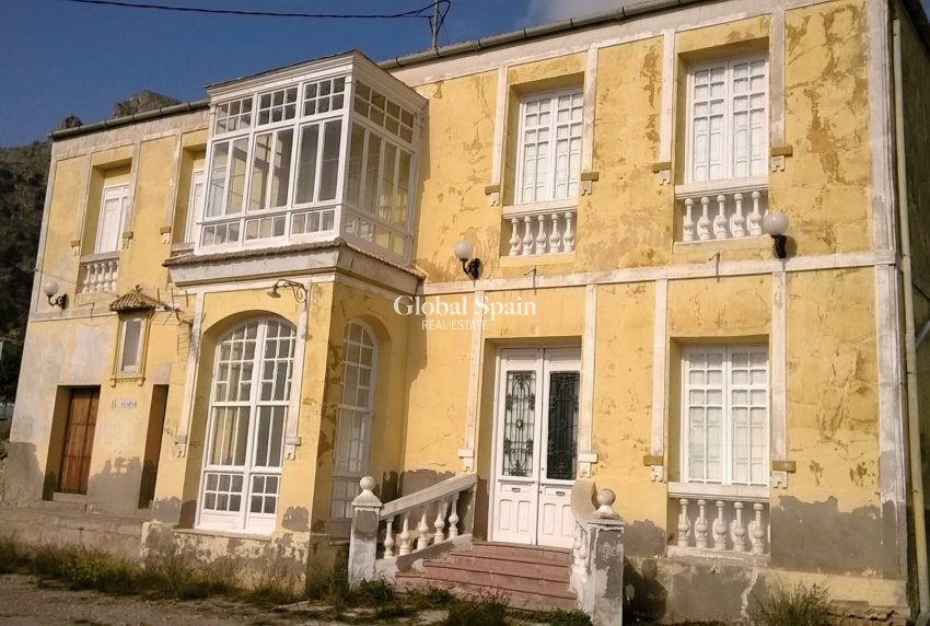 Wederverkoop - HUIS -
ORIHUELA - Inland