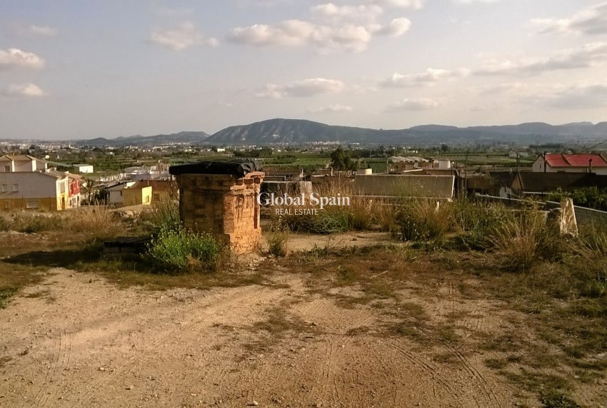 Wederverkoop - HUIS -
ORIHUELA - Inland