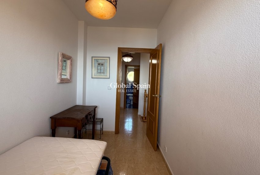 Wederverkoop - HUIS -
ORIHUELA - Inland