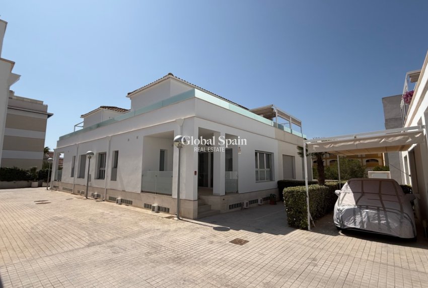 Wederverkoop - HUIS -
ORIHUELA - Inland