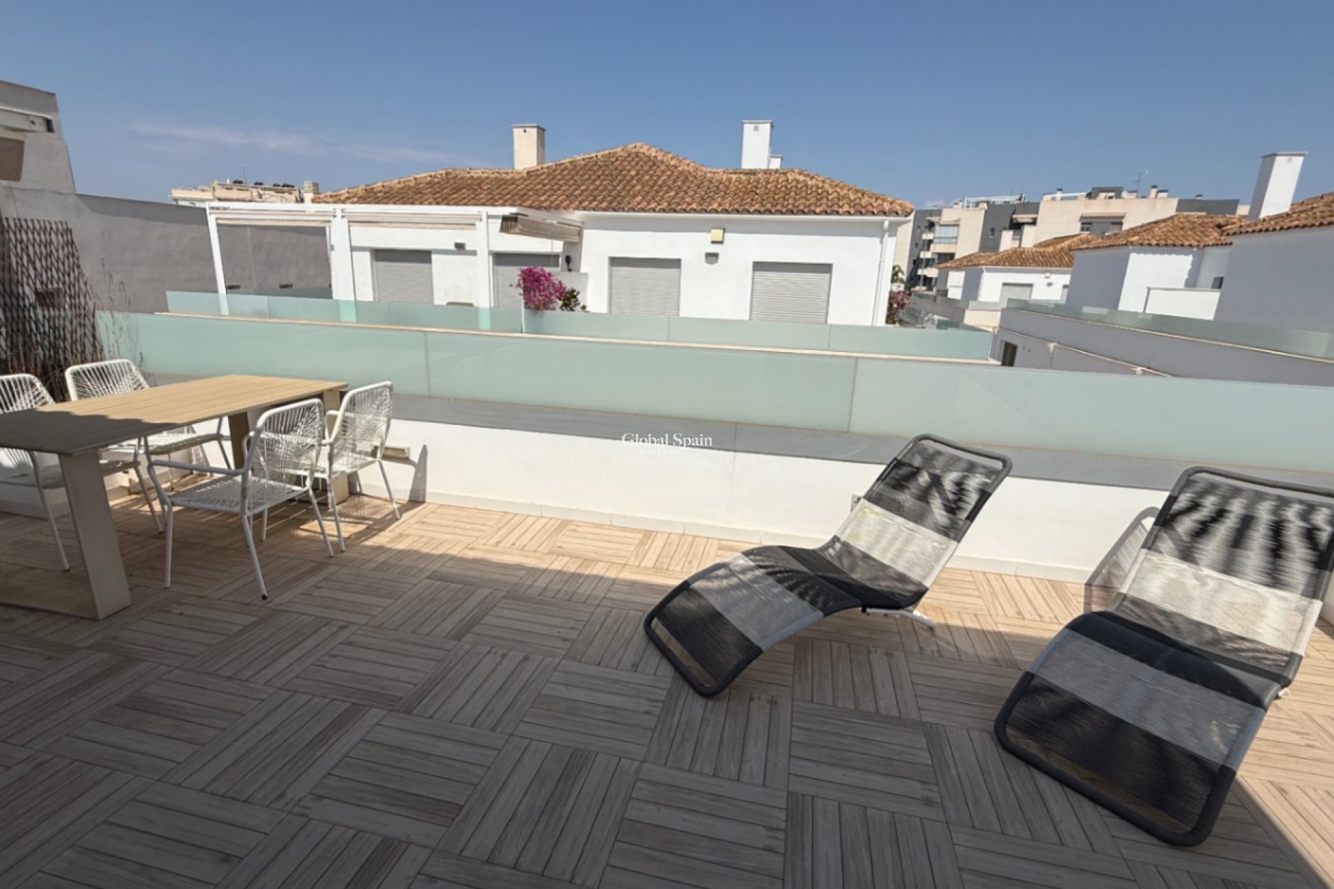 Wederverkoop - HUIS -
ORIHUELA - Inland