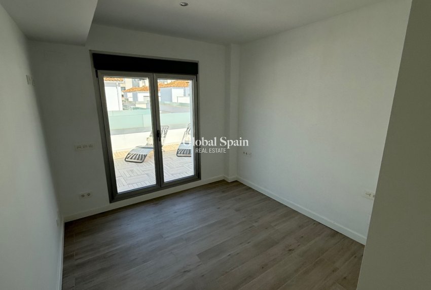 Wederverkoop - HUIS -
ORIHUELA - Inland