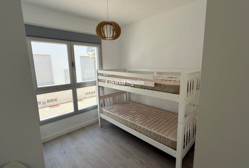 Wederverkoop - HUIS -
ORIHUELA - Inland