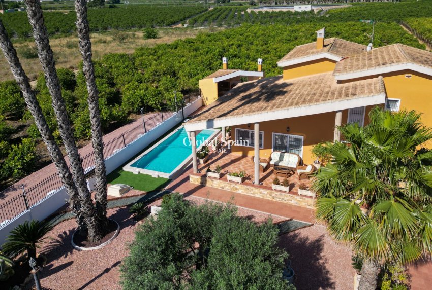 Wederverkoop - HUIS -
ORIHUELA - Inland