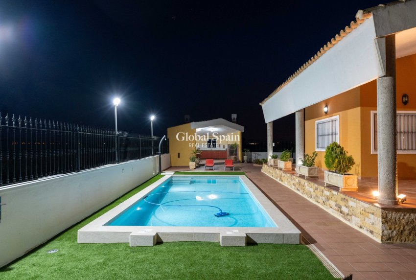 Wederverkoop - HUIS -
ORIHUELA - Inland