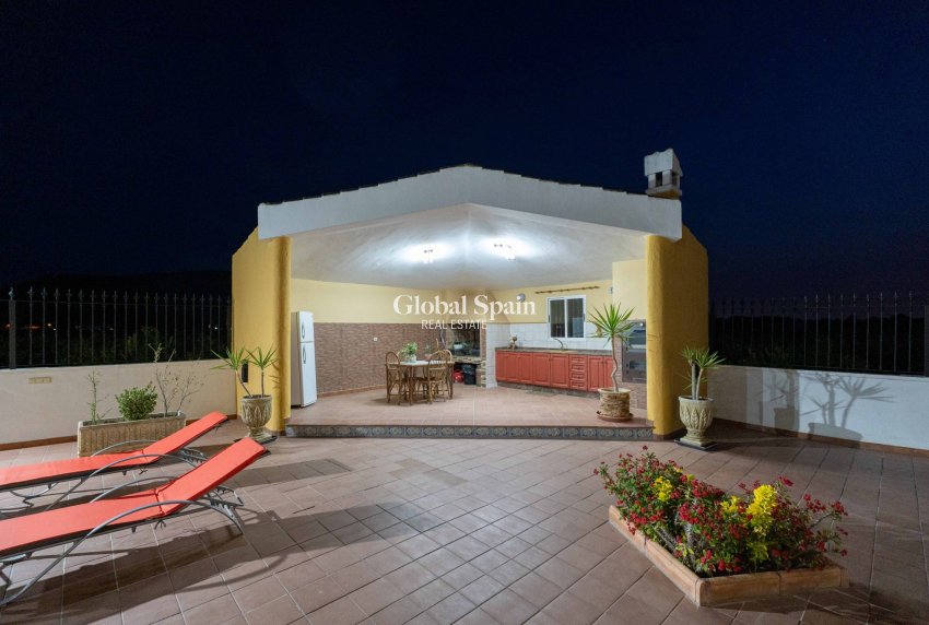 Wederverkoop - HUIS -
ORIHUELA - Inland
