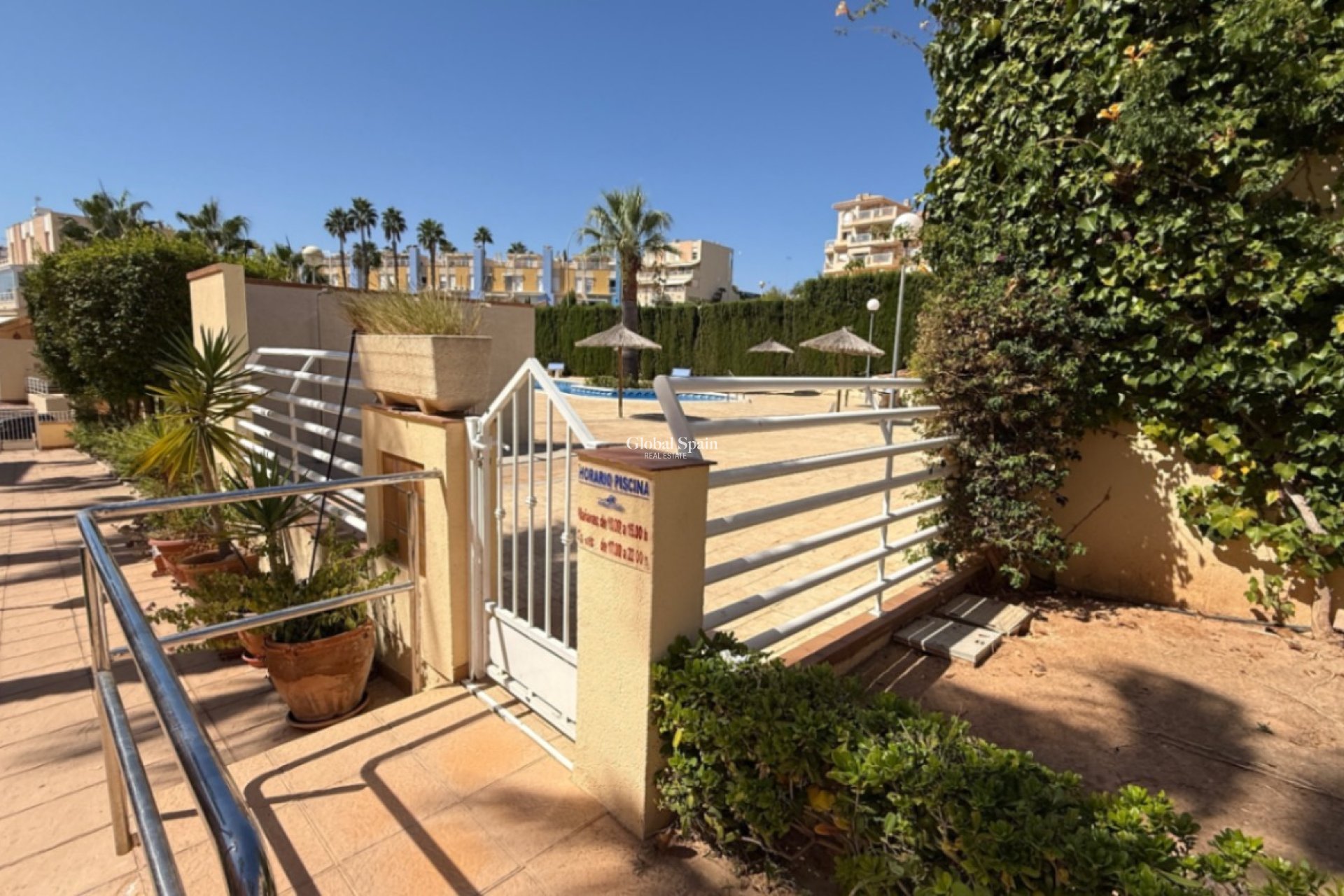 Wederverkoop - HUIS -
ORIHUELA - Inland