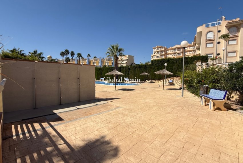 Wederverkoop - HUIS -
ORIHUELA - Inland