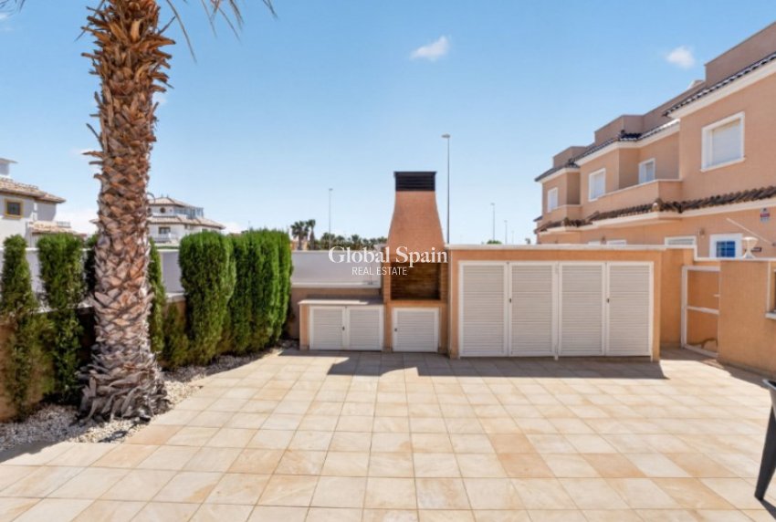 Wederverkoop - HUIS -
ORIHUELA - Inland