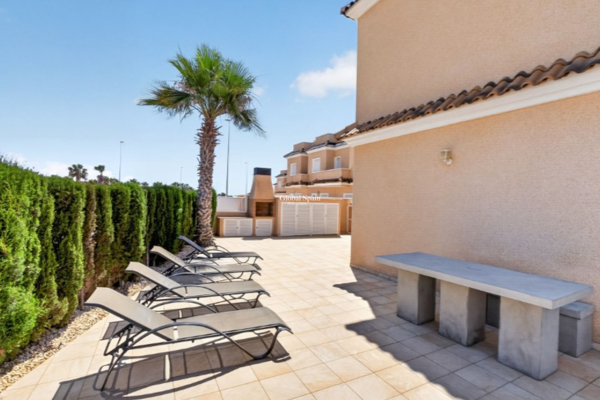 Wederverkoop - HUIS -
ORIHUELA - Inland