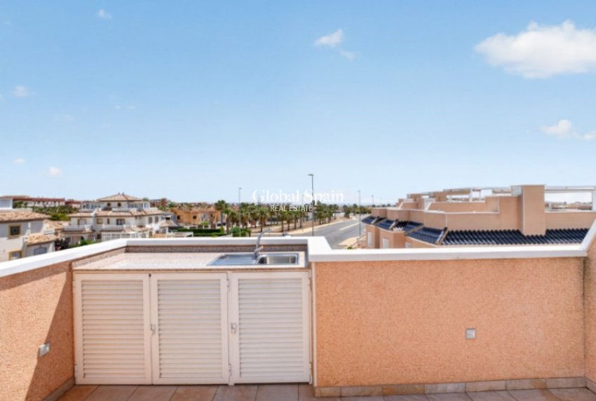 Wederverkoop - HUIS -
ORIHUELA - Inland