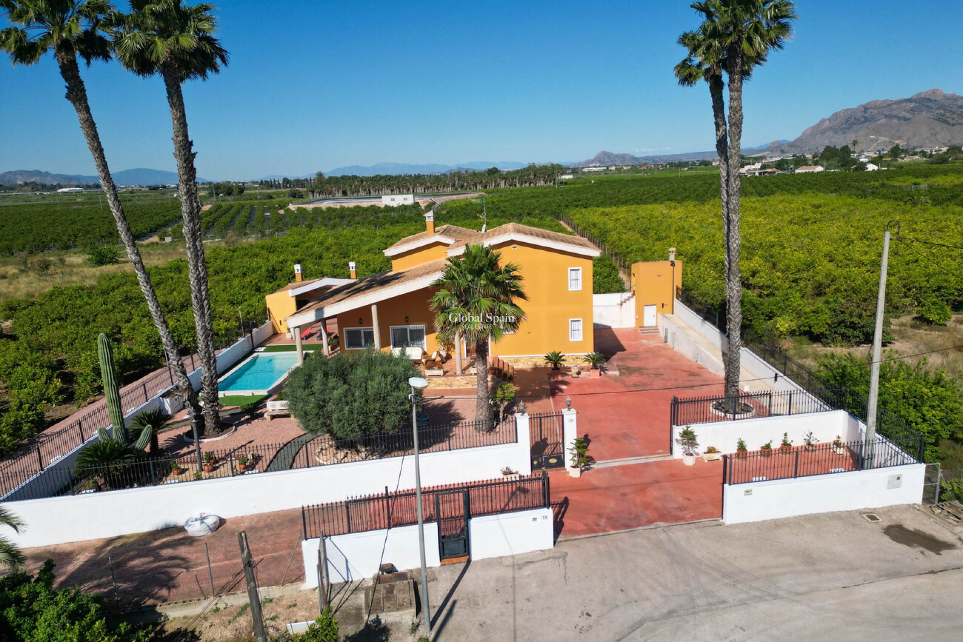 Wederverkoop - HUIS -
ORIHUELA - Inland