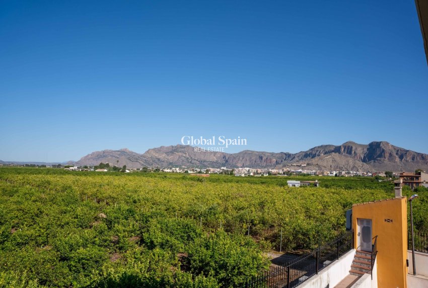 Wederverkoop - HUIS -
ORIHUELA - Inland