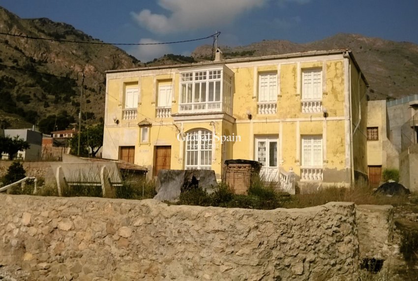 Wederverkoop - HUIS -
ORIHUELA - Inland