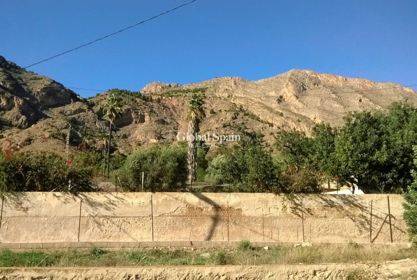 Wederverkoop - HUIS -
ORIHUELA - Inland