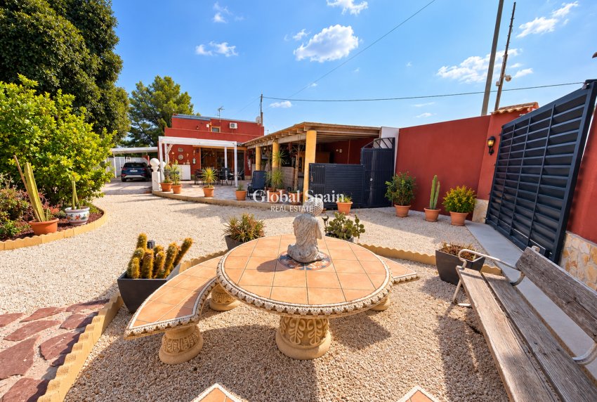 Wederverkoop - HUIS -
ORIHUELA - Inland