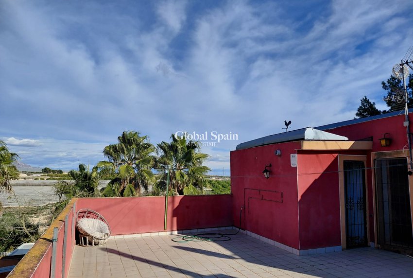 Wederverkoop - HUIS -
ORIHUELA - Inland