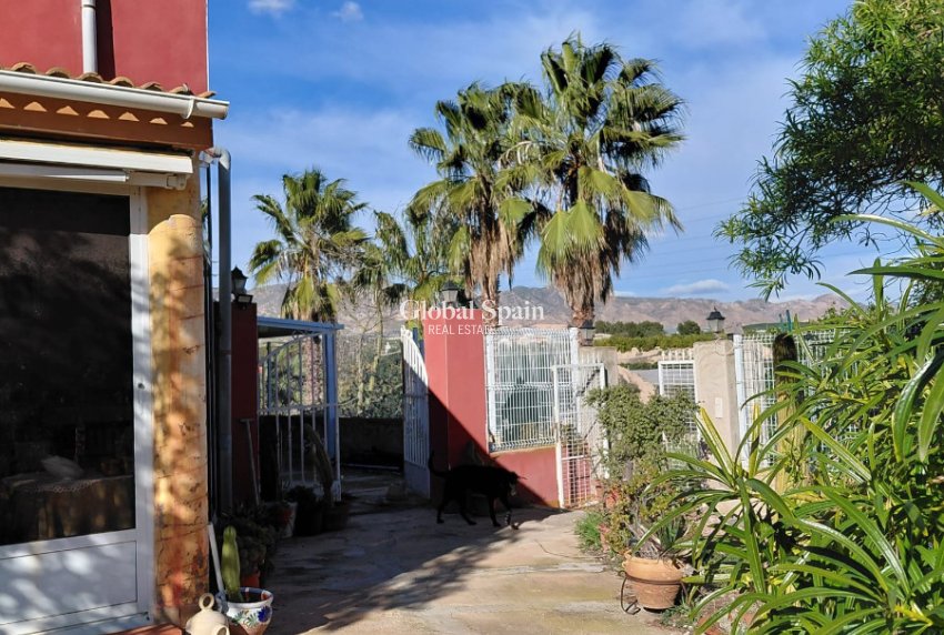 Wederverkoop - HUIS -
ORIHUELA - Inland