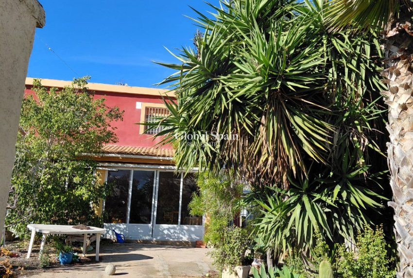 Wederverkoop - HUIS -
ORIHUELA - Inland