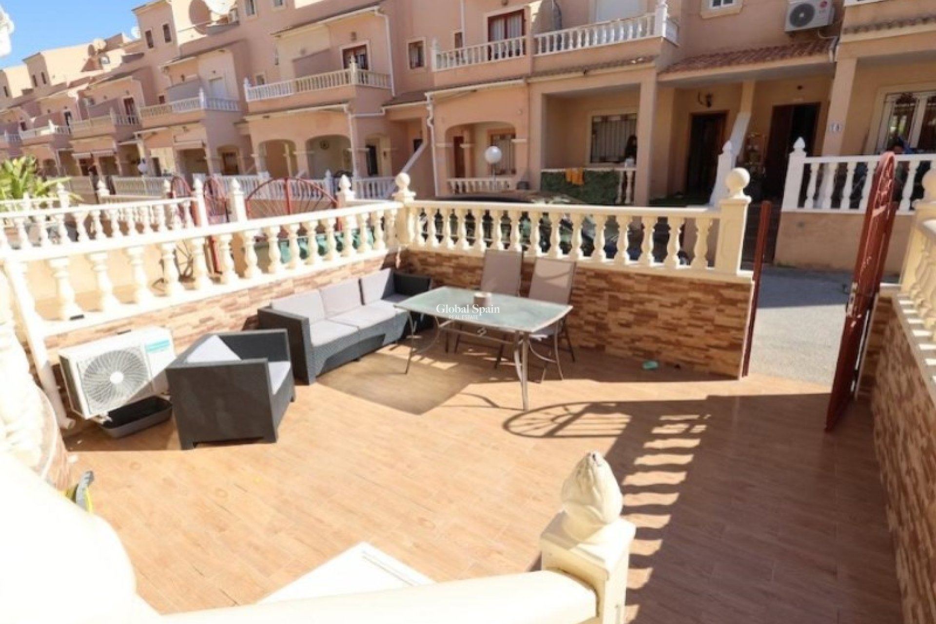 Wederverkoop - HUIS -
ORIHUELA - Inland