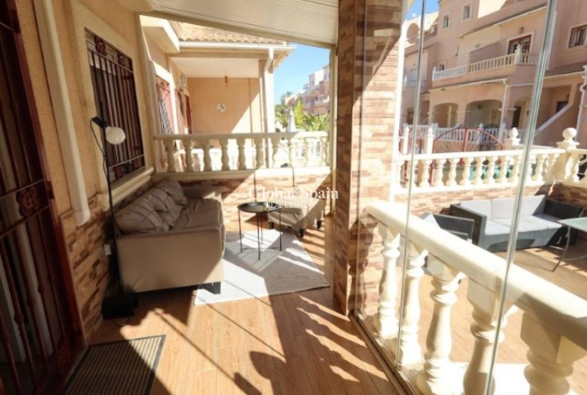 Wederverkoop - HUIS -
ORIHUELA - Inland