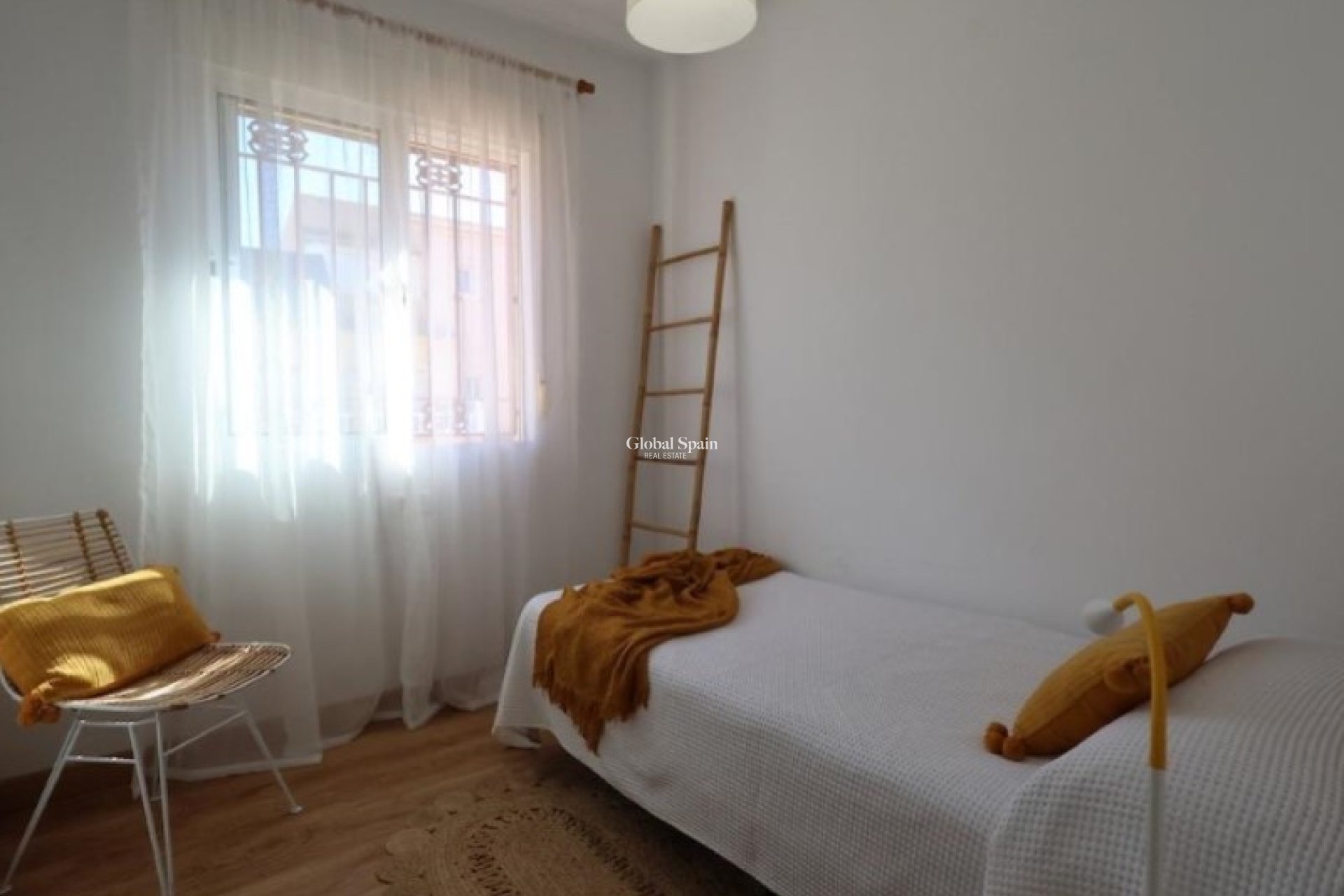 Wederverkoop - HUIS -
ORIHUELA - Inland