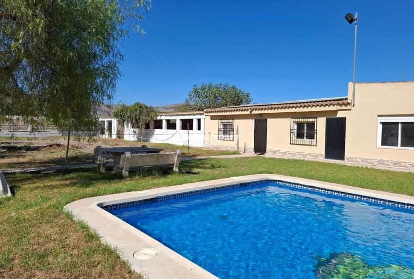 Wederverkoop - HUIS -
ORIHUELA - Inland