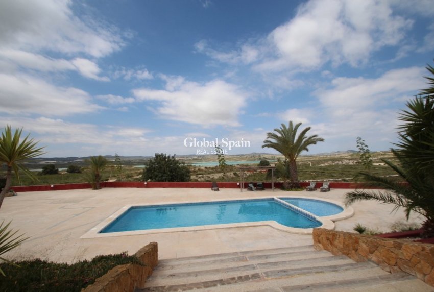 Wederverkoop - HUIS -
ORIHUELA - Torremendo