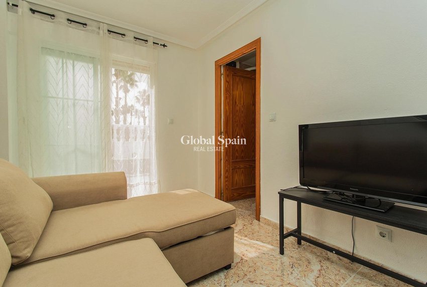 Wederverkoop - HUIS -
ORIHUELA - Urbanización Perla del Mar