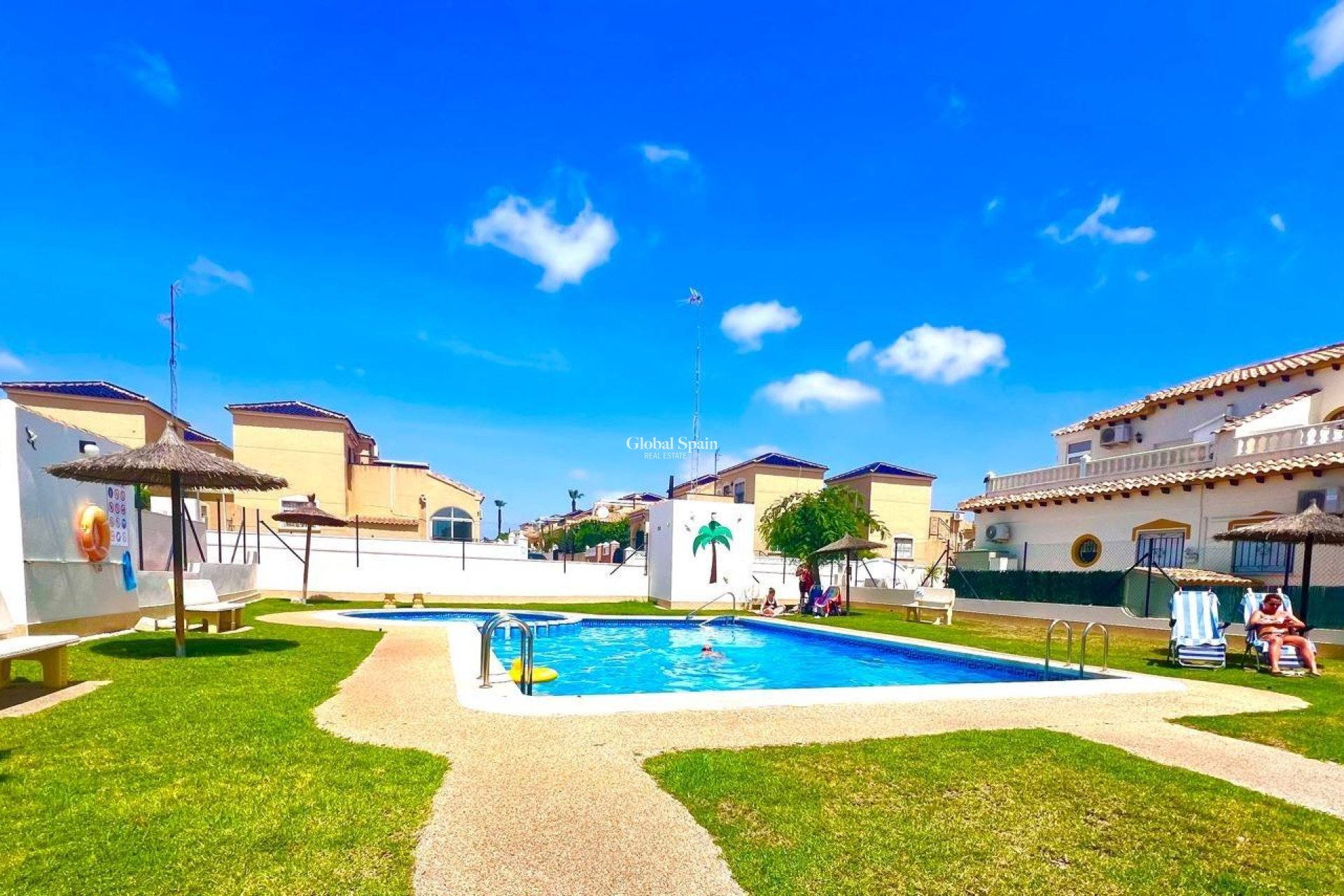 Wederverkoop - HUIS -
ORIHUELA - Urbanización Perla del Mar