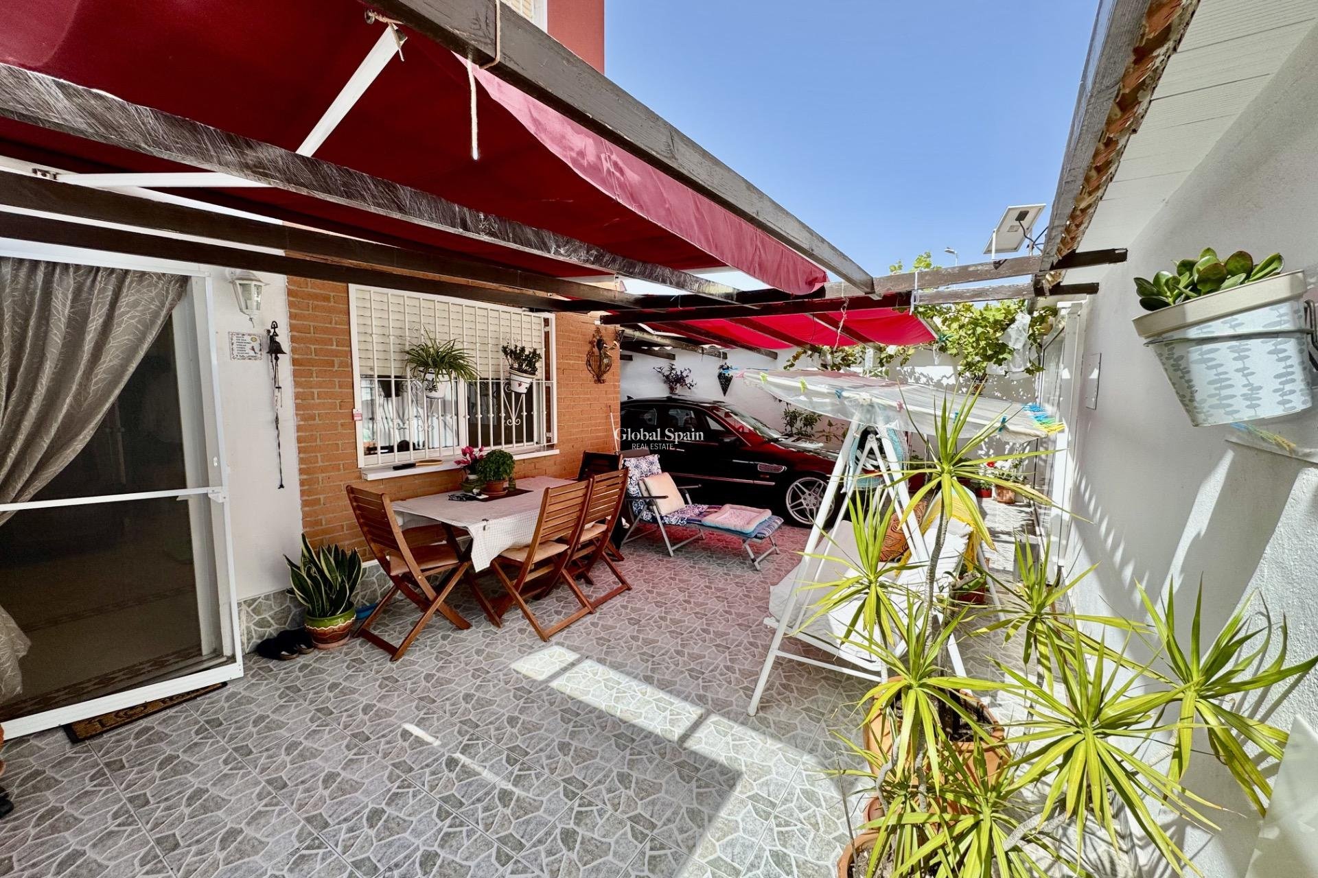 Wederverkoop - HUIS -
ORIHUELA - Urbanización Perla del Mar