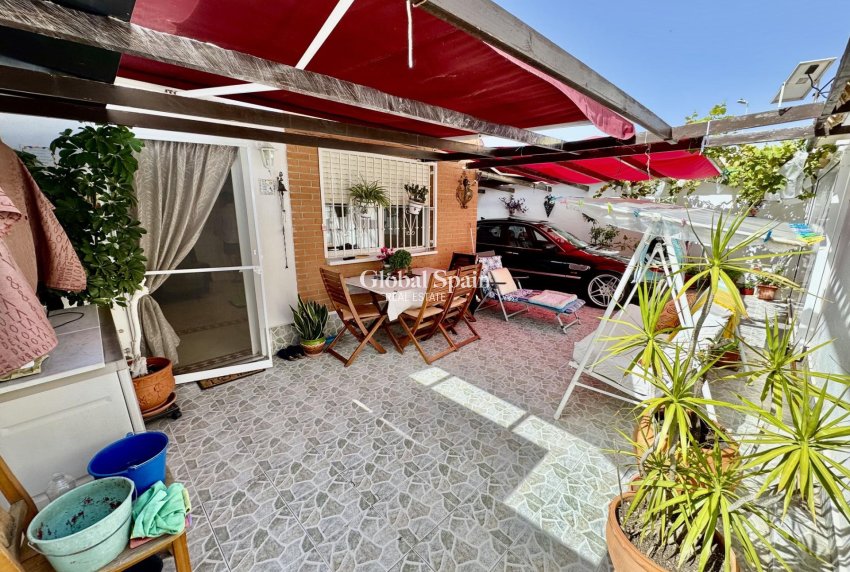 Wederverkoop - HUIS -
ORIHUELA - Urbanización Perla del Mar