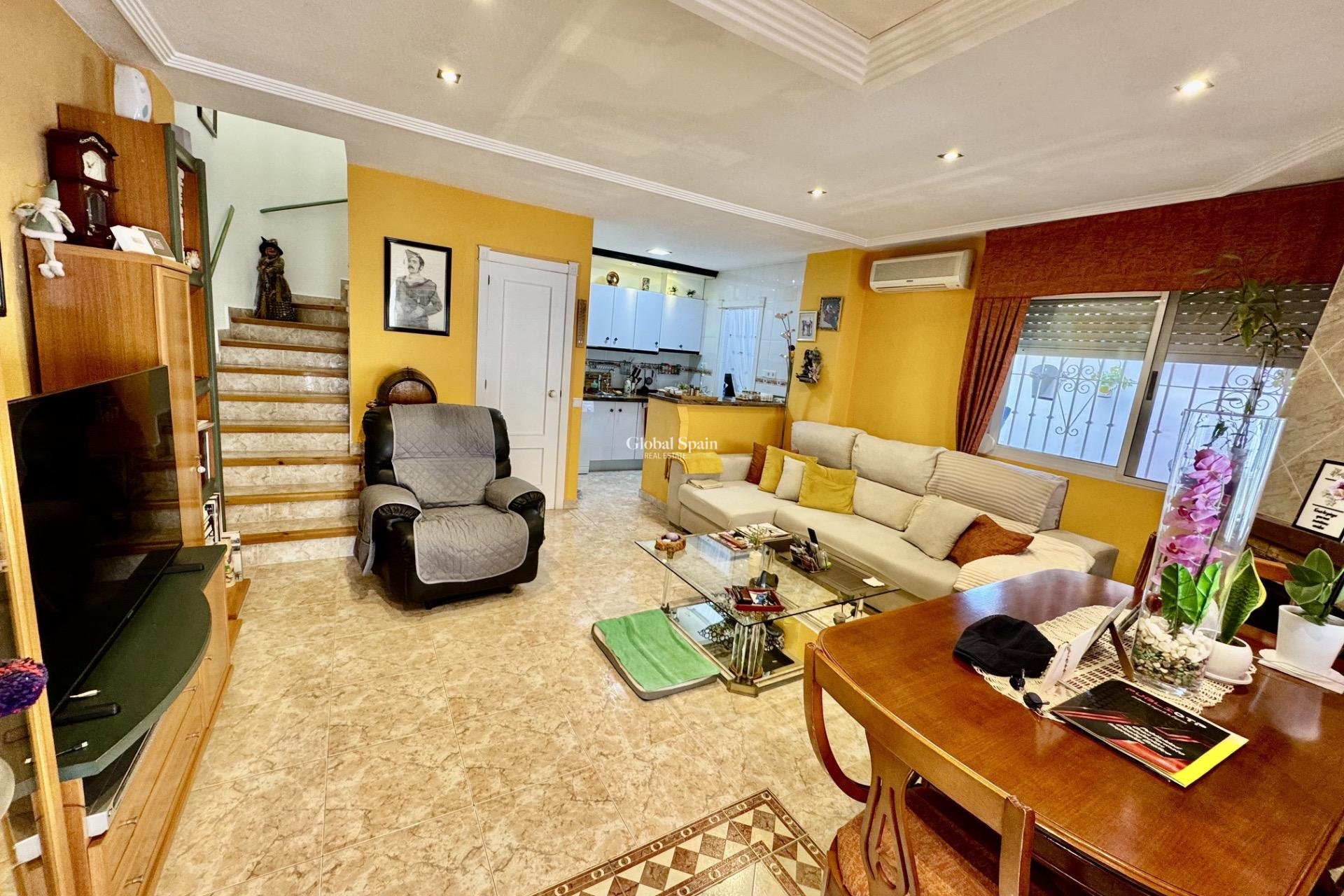 Wederverkoop - HUIS -
ORIHUELA - Urbanización Perla del Mar