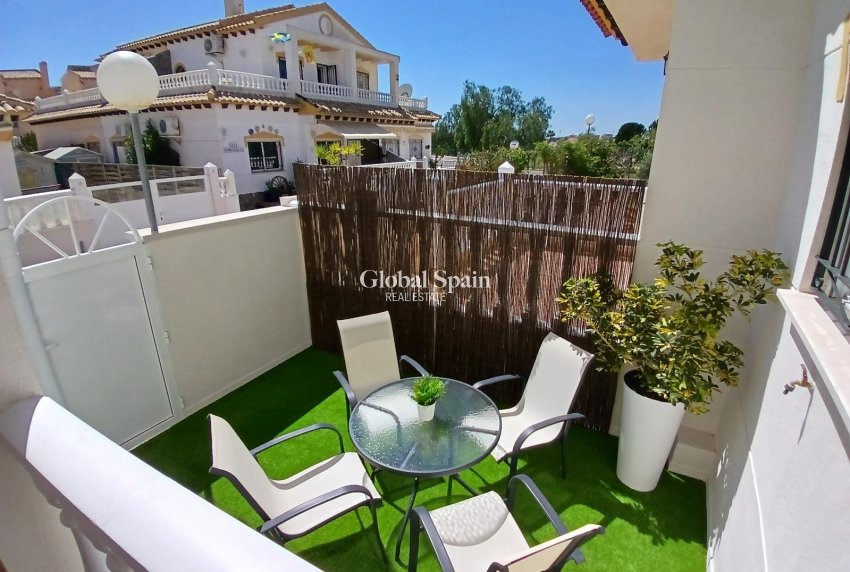 Wederverkoop - HUIS -
ORIHUELA - Urbanización Perla del Mar