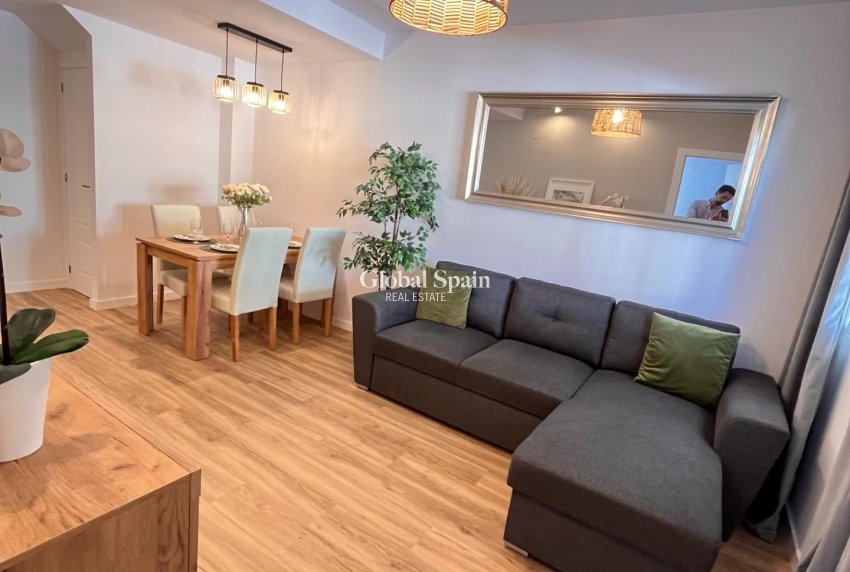 Wederverkoop - HUIS -
ORIHUELA - Urbanización Perla del Mar