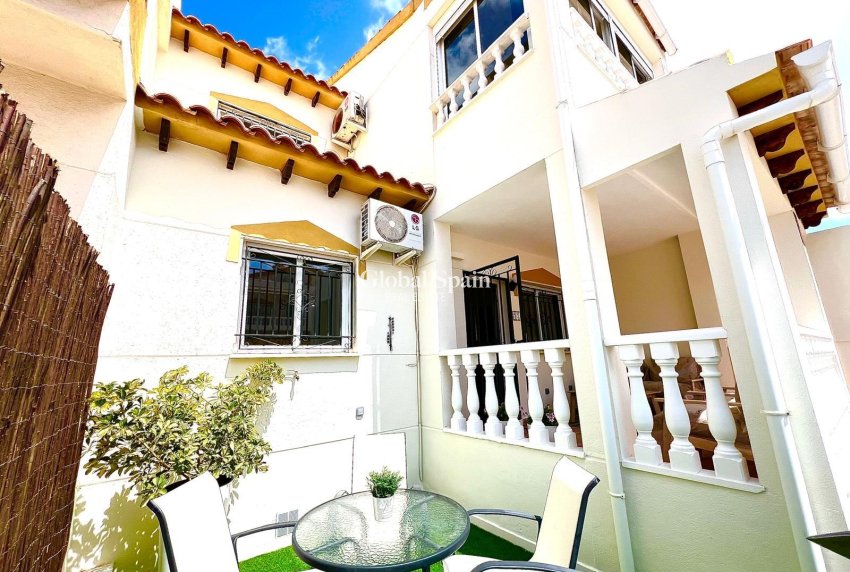 Wederverkoop - HUIS -
ORIHUELA - Urbanización Perla del Mar