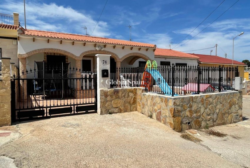 Wederverkoop - HUIS -
PILAR DE LA HORADADA - Zona Pueblo