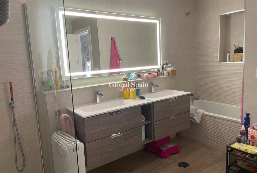 Wederverkoop - HUIS -
PILAR DE LA HORADADA - Zona Pueblo