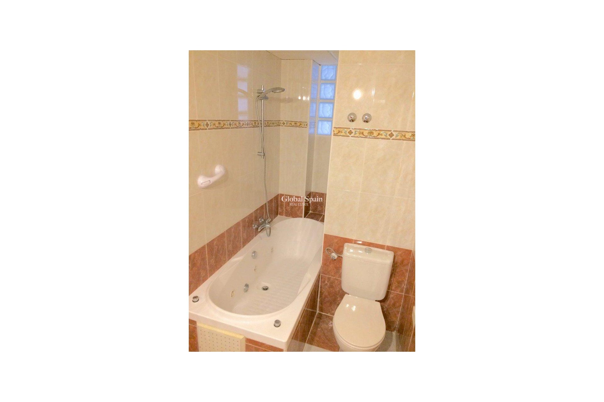 Wederverkoop - HUIS -
PLAYA FLAMENCA - Costa Blanca