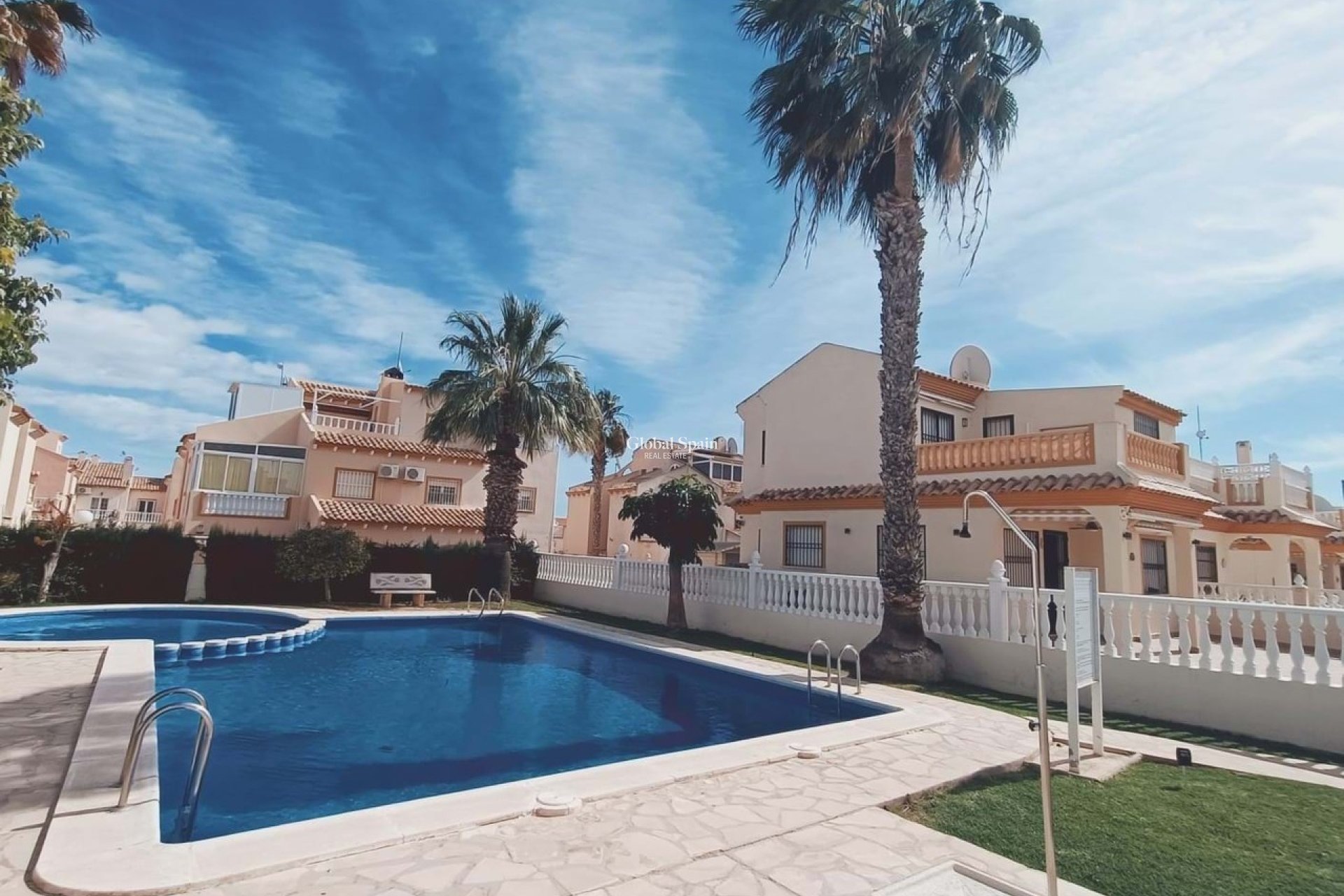 Wederverkoop - HUIS -
PLAYA FLAMENCA - Costa Blanca